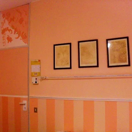 Accademia 4*