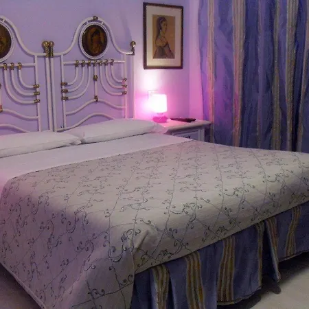 Accademia فندق مبيت وإفطار تْريتسو سولاّدا