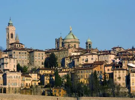 Accademia فندق مبيت وإفطار 4*